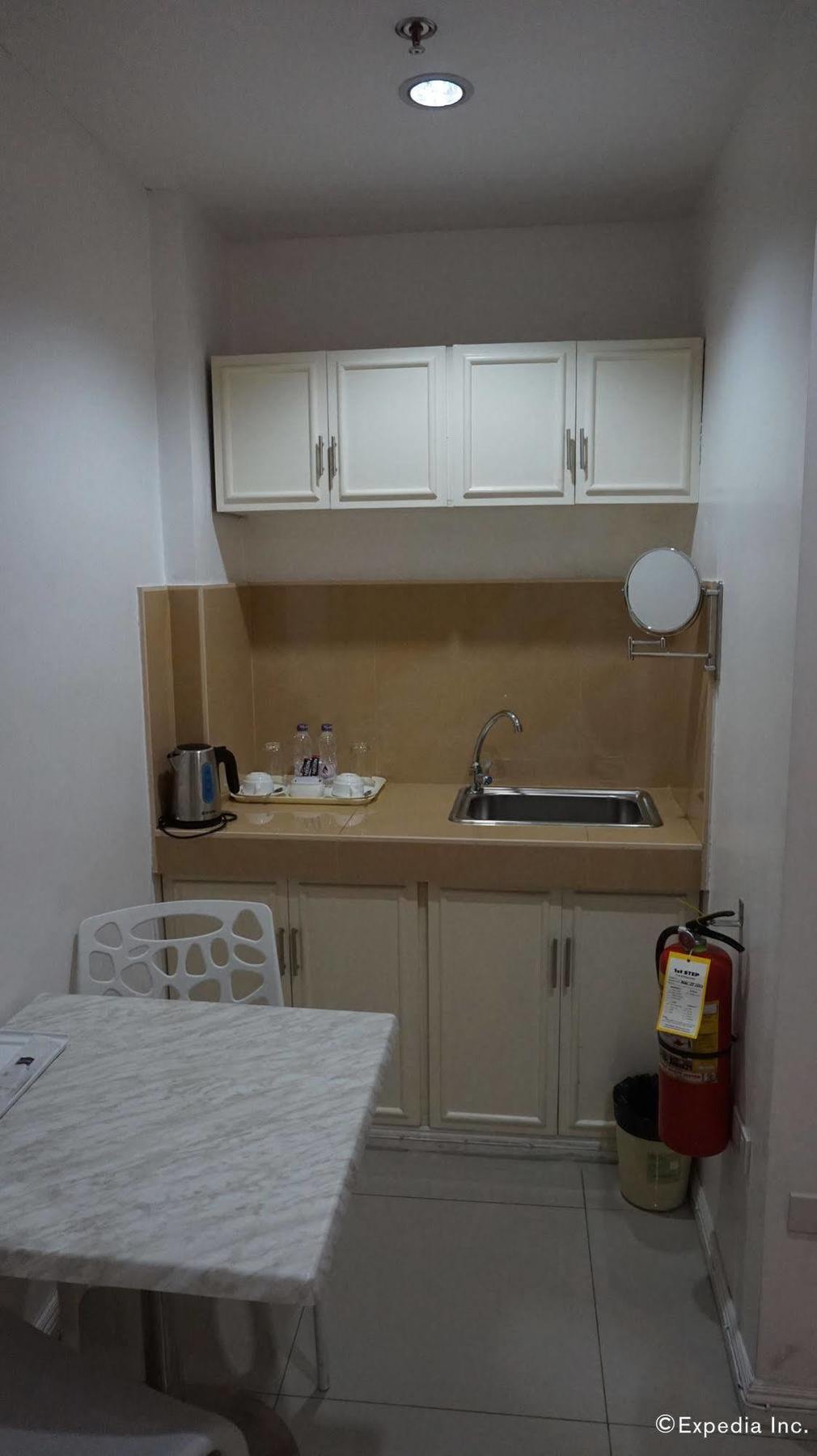 Baymont Suites & Residences Paranaque City Exterior photo