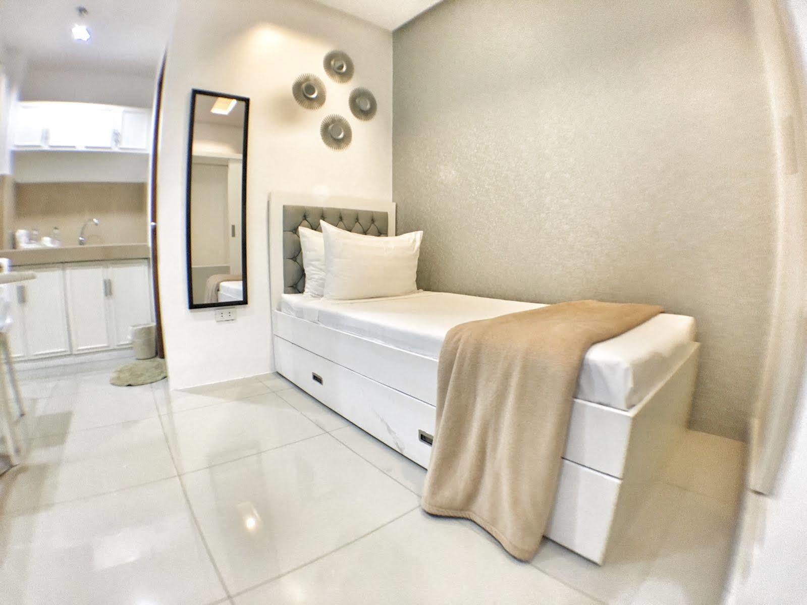 Baymont Suites & Residences Paranaque City Exterior photo
