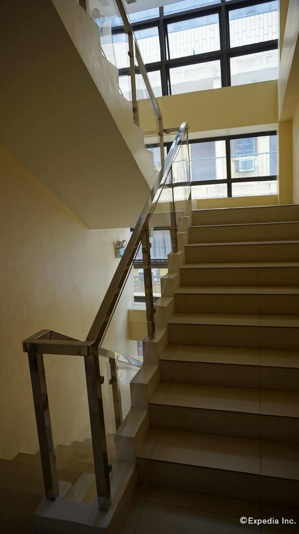 Baymont Suites & Residences Paranaque City Exterior photo