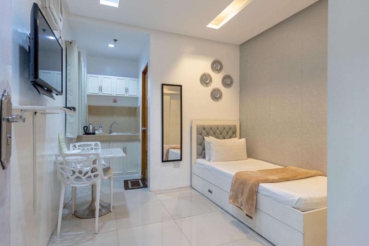 Baymont Suites & Residences Paranaque City Exterior photo