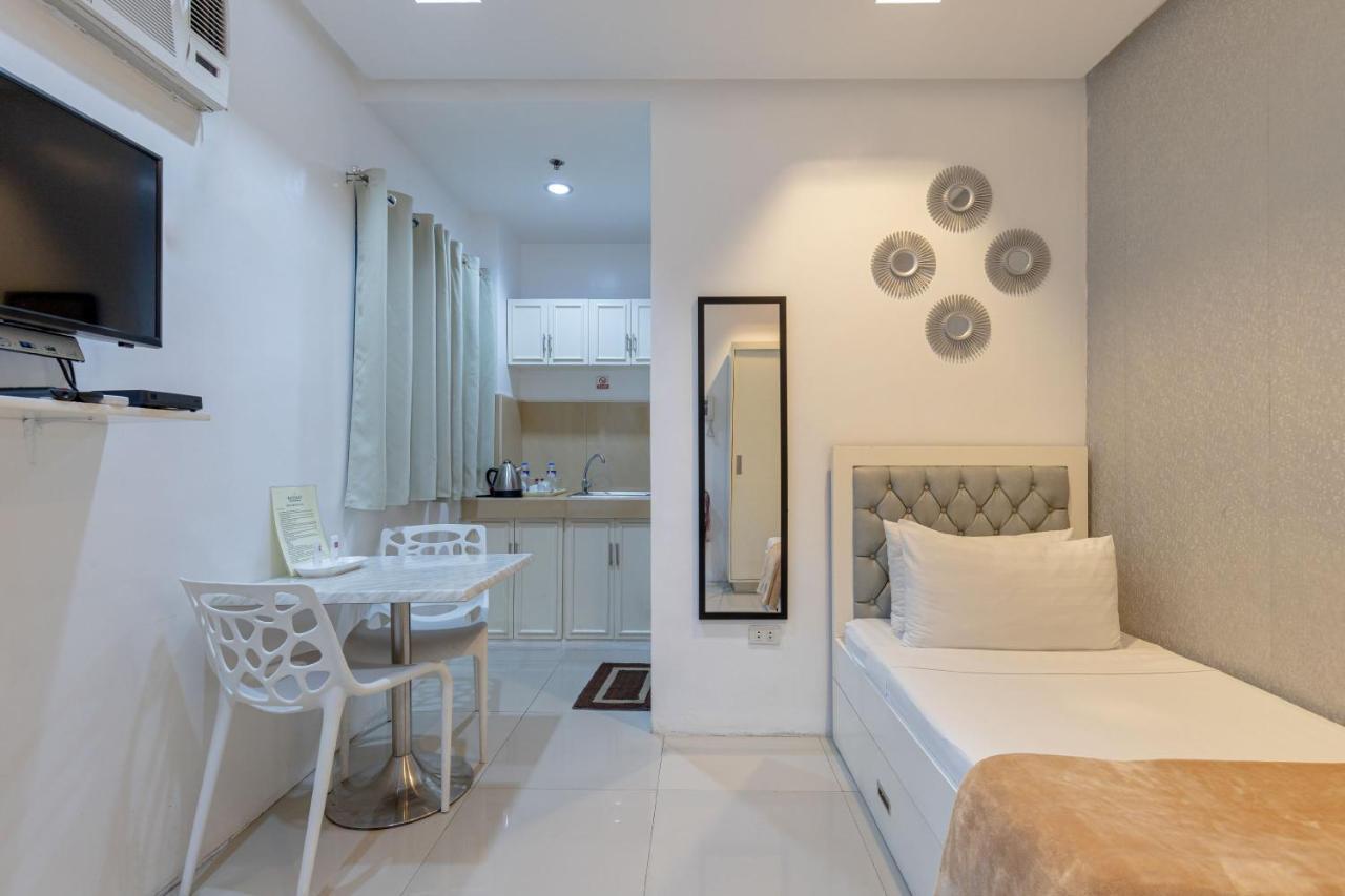 Baymont Suites & Residences Paranaque City Exterior photo