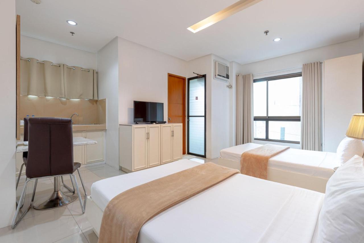 Baymont Suites & Residences Paranaque City Exterior photo