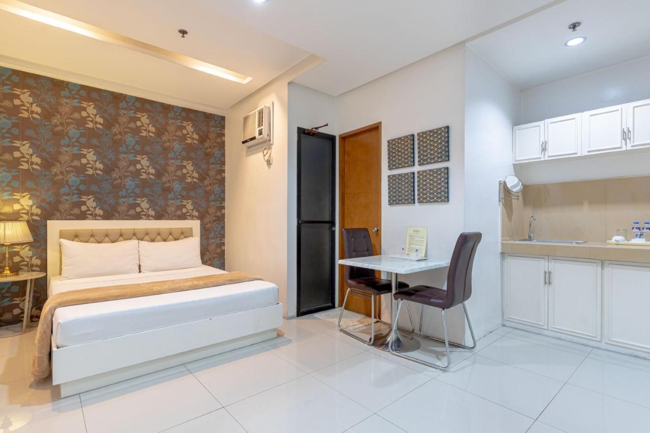 Baymont Suites & Residences Paranaque City Exterior photo